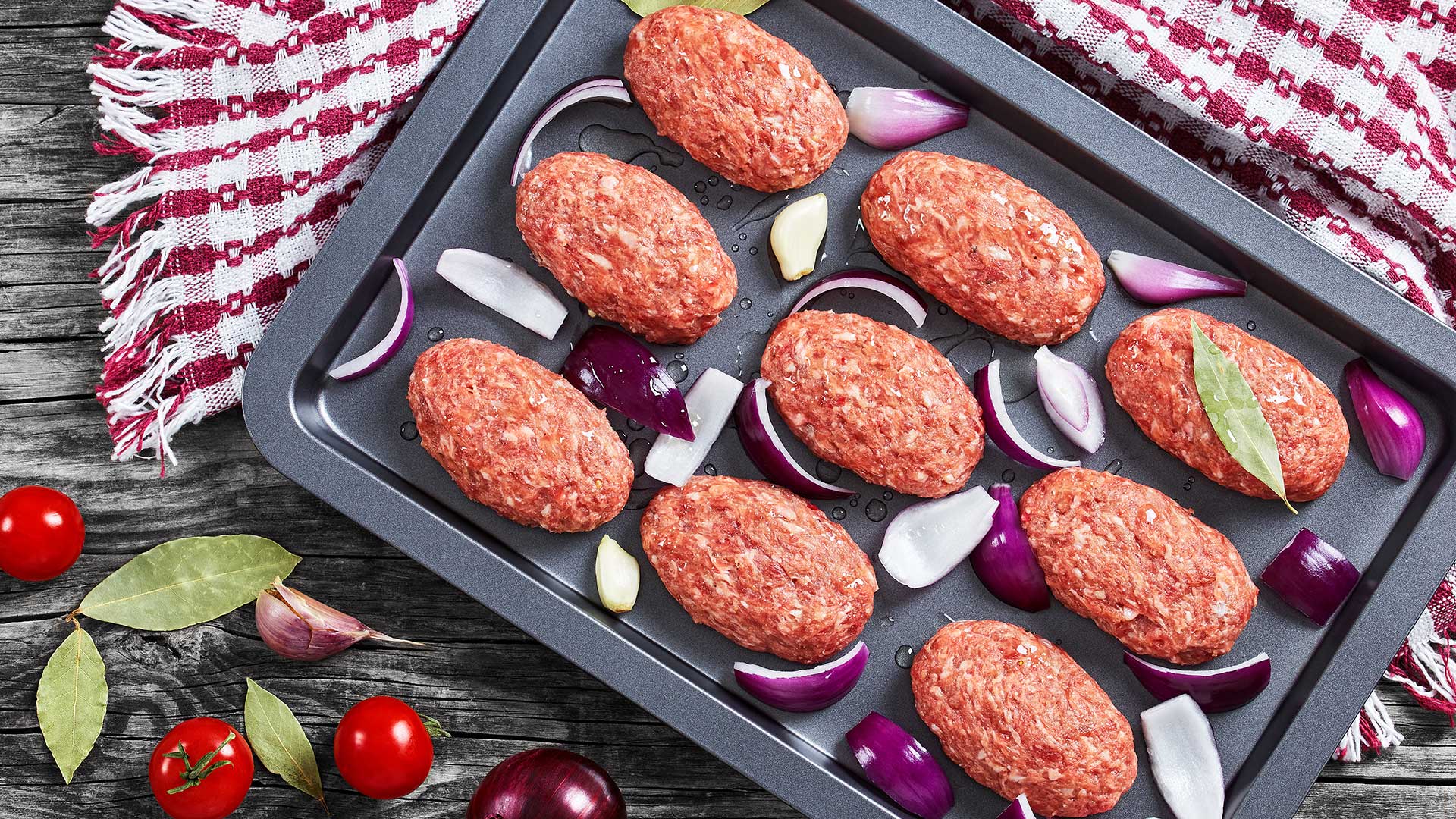 Μπιφτέκια: πώς γίνονται ζουμερά, πόσο τα ψήνουμε και 16 λιχούδικες συνταγές-1