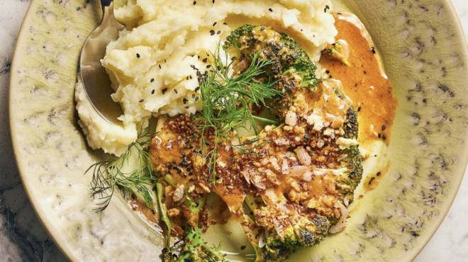 λουκάνικα-πρόβεια-στον-φούρνο-με-πατά-562951258