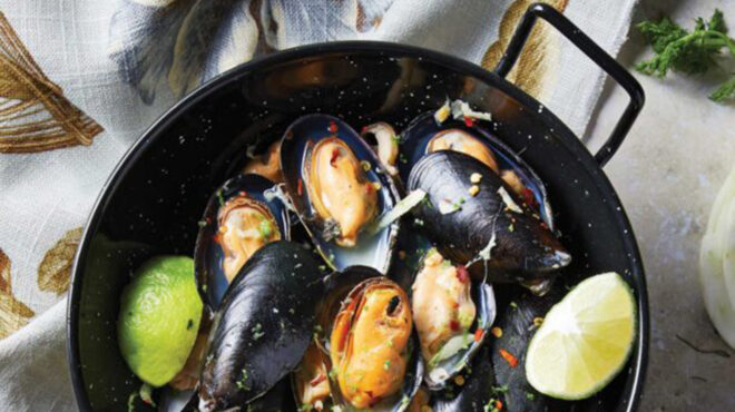 λουκάνικα-πρόβεια-στον-φούρνο-με-πατά-562952932