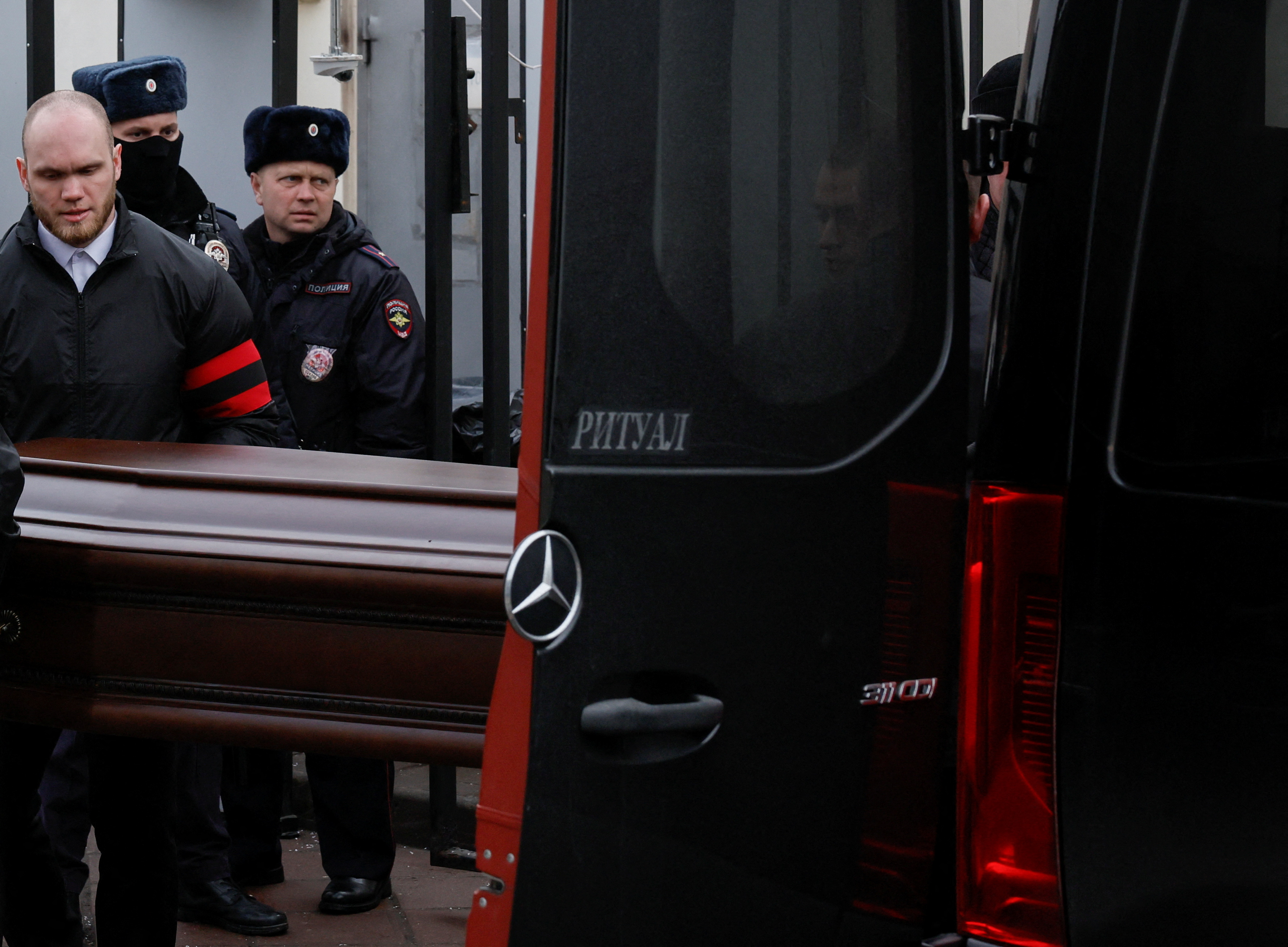 Πλήθος κόσμου παρά τα δρακόντεια μέτρα ασφαλείας στην κηδεία του Αλεξέι Ναβάλνι-8