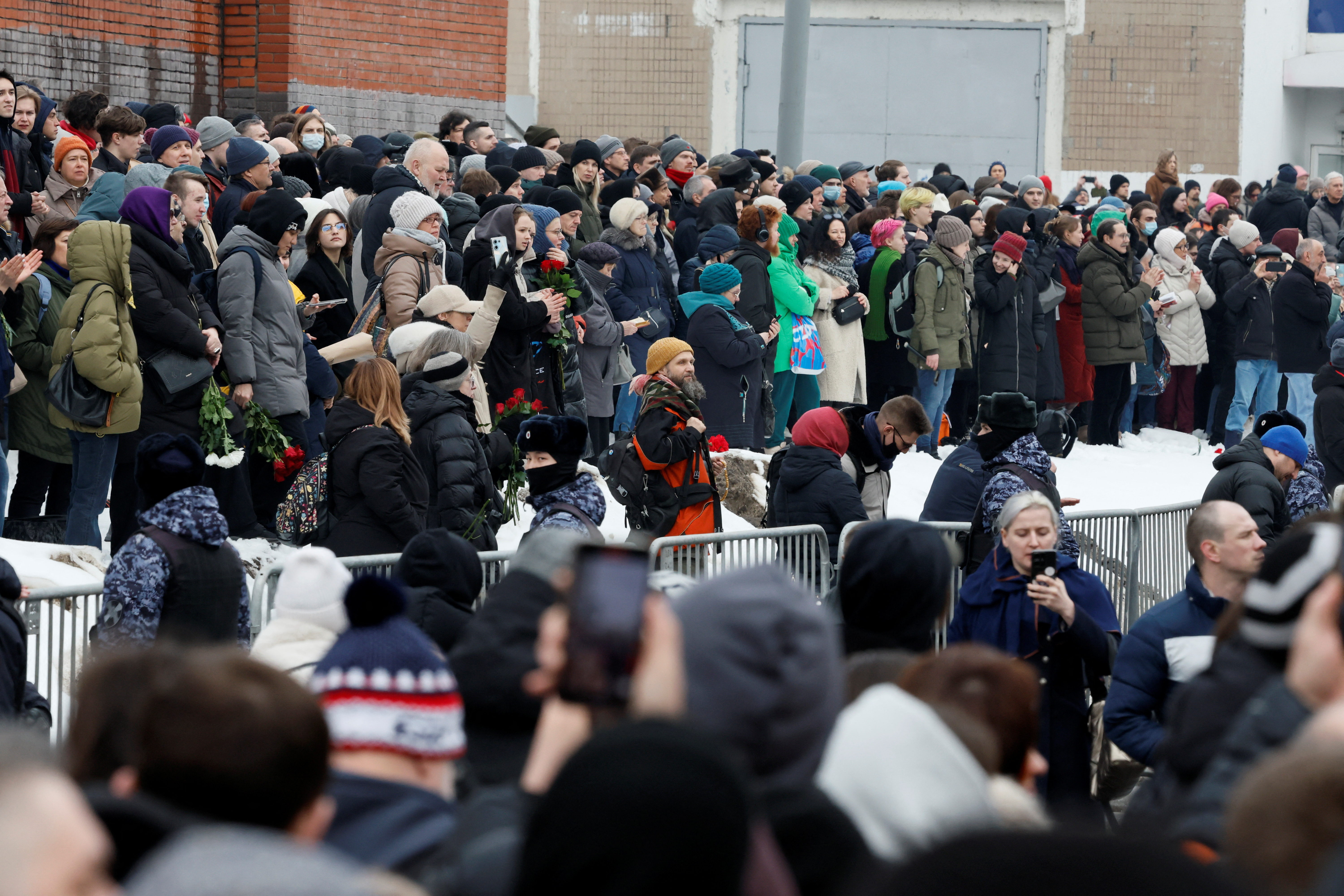 Πλήθος κόσμου παρά τα δρακόντεια μέτρα ασφαλείας στην κηδεία του Αλεξέι Ναβάλνι-9