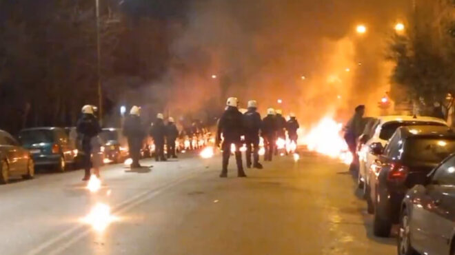 εκαψαν-αυτοκίνητα-έξω-από-την-πανεπισ-562926043