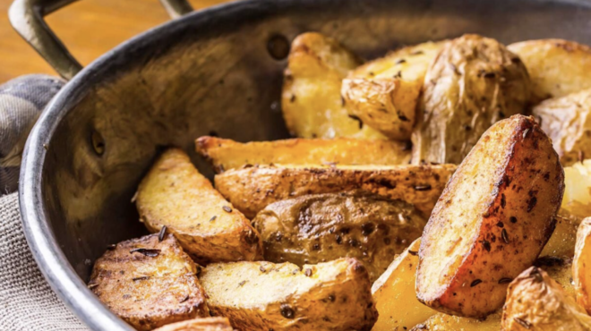 πατάτες-φούρνου-με-σκόρδο-και-μαραθόσ-562934629