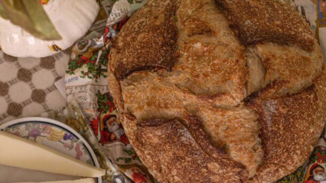 ψωμί-προζυμένιο-με-αλεύρι-από-δίκοκκο-562957864