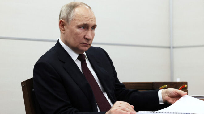 χαμηλώνει-τους-τόνους-ο-πούτιν-562931875