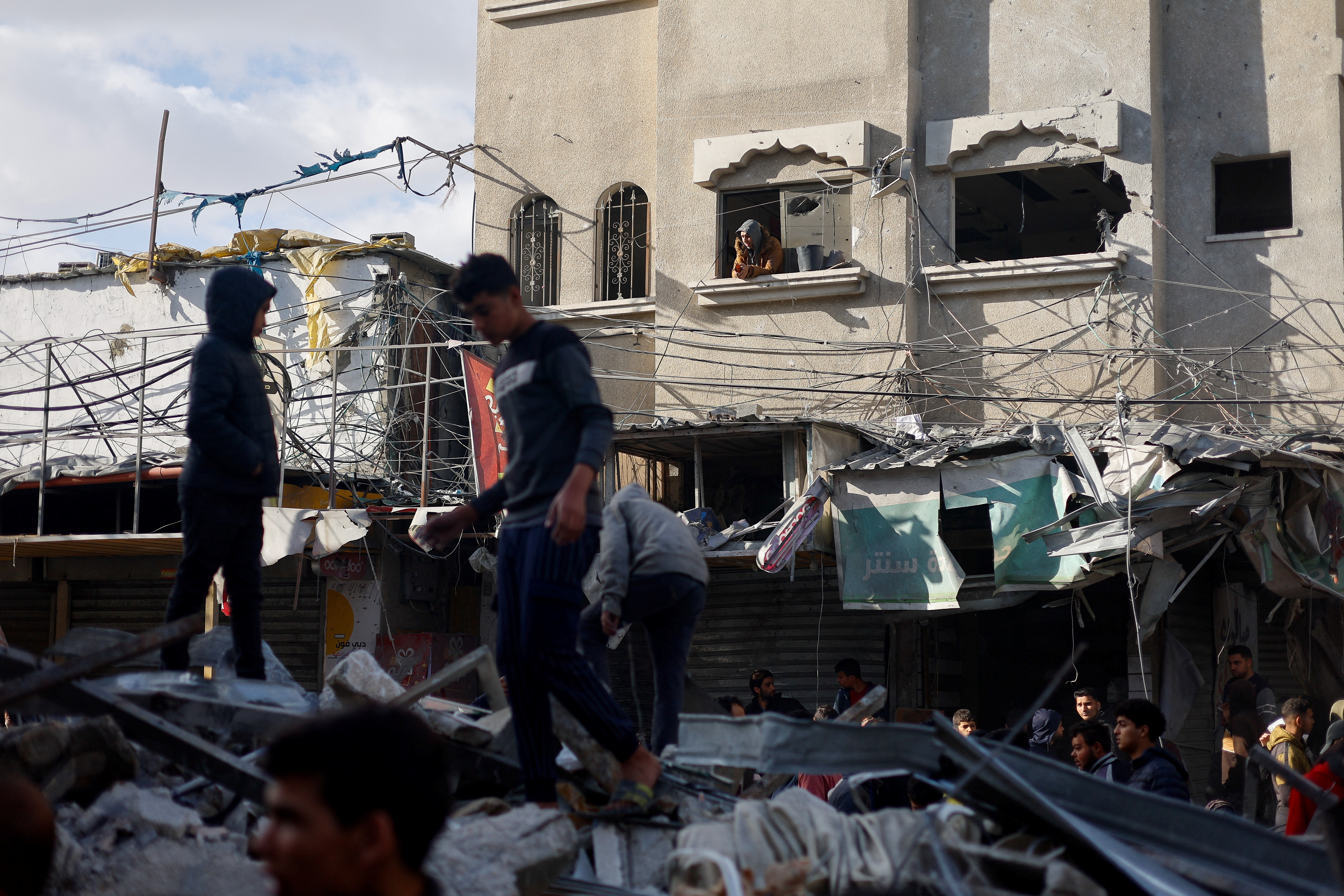 Οι συνομιλίες για εκεχειρία στη Γάζα συνεχίζονται παρά την απουσία του Ισραήλ-1
