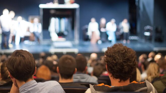 την-εποχή-του-tiktok-το-εφηβικό-θέατρο-γίνετ-562952635