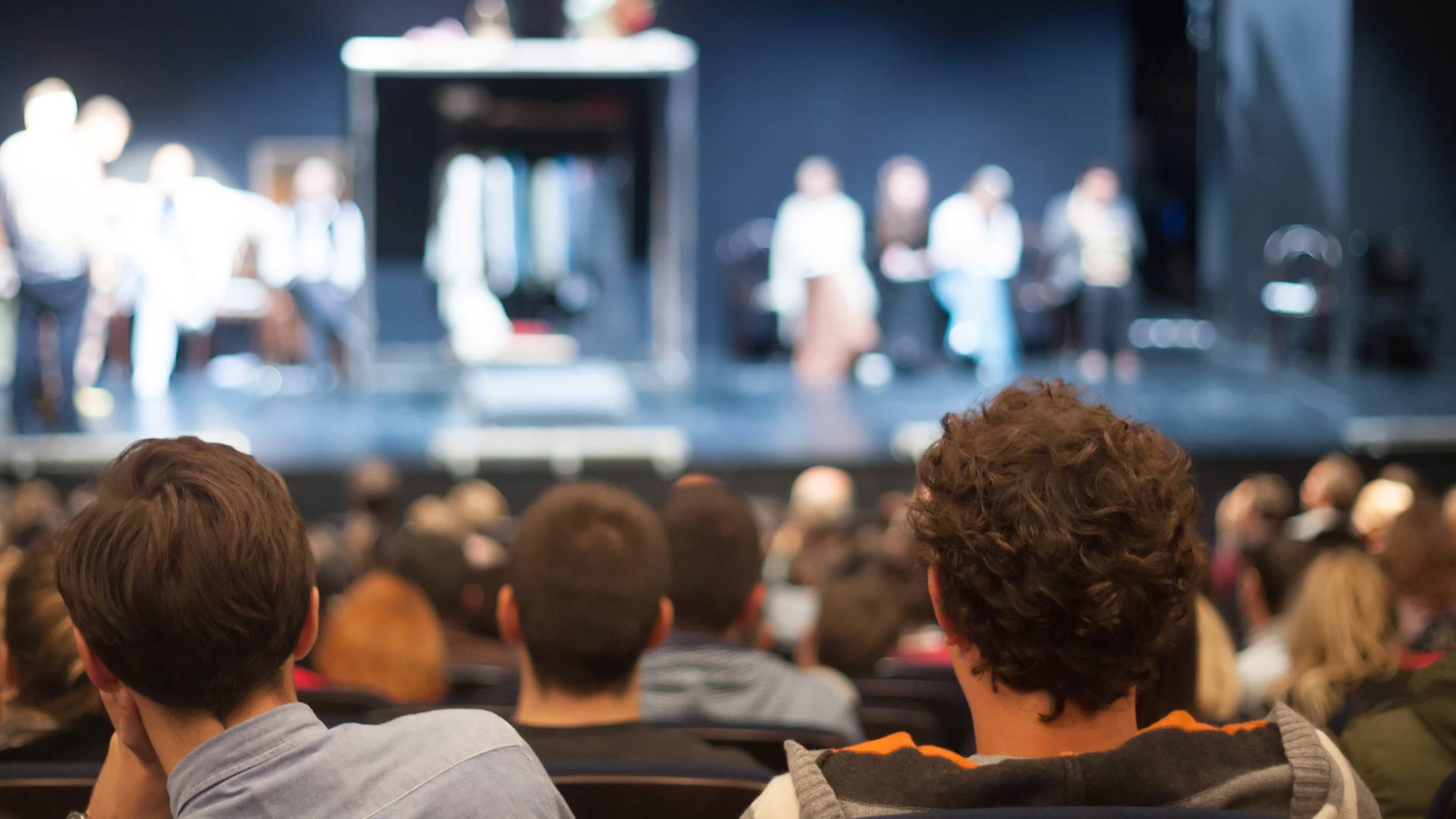 την-εποχή-του-tiktok-το-εφηβικό-θέατρο-γίνετ-562952635