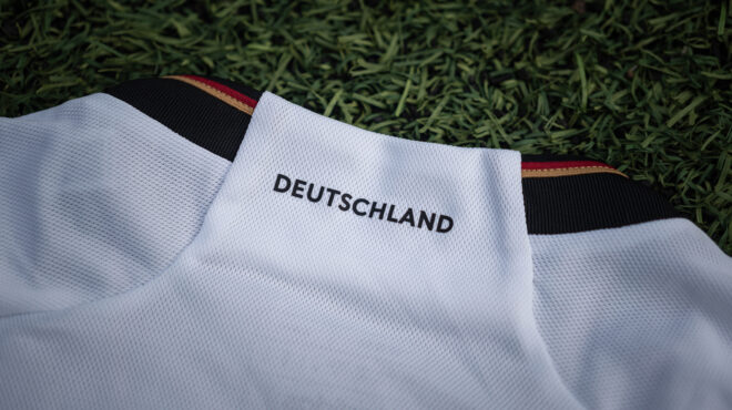 ο-ρίσι-σούνακ-και-τα-adidas-πόλεμος-για-τ-562944493