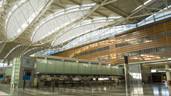 ηπα-διαδηλωτές-απέκλεισαν-το-αεροδρό-562931134