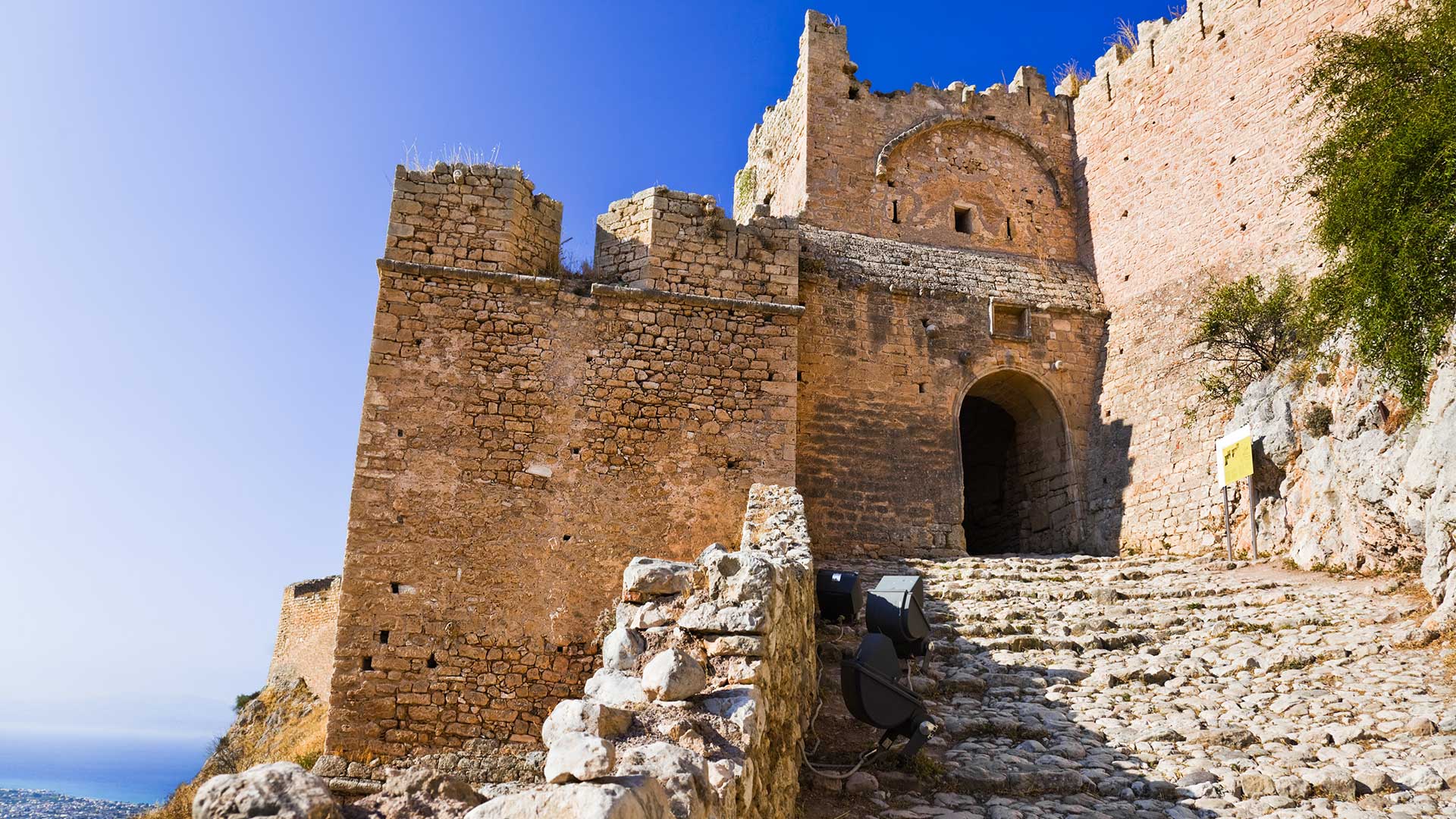 Ανοιξιάτικη μονοήμερη εκδρομή στην Αρχαία Κόρινθο-1