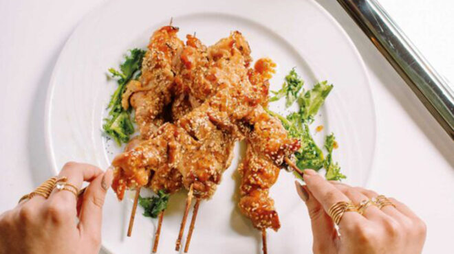 σουβλάκια-κοτόπουλου-με-ασιατικά-αρώ-562944286