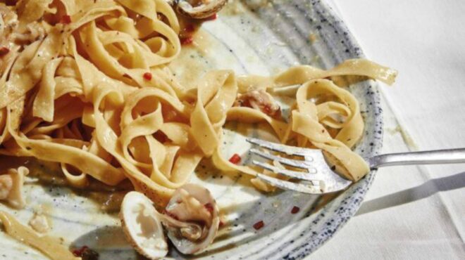 ταλιατέλες-σε-ζωμό-καβουριού-με-κυδών-562947457