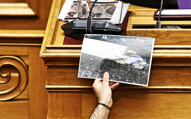 Τέμπη: Πραγματογνώμονες για όλα