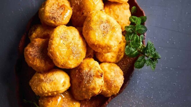 τηγανίτες-σαν-πιτάκια-γεμιστοί-με-μυζ-562928326