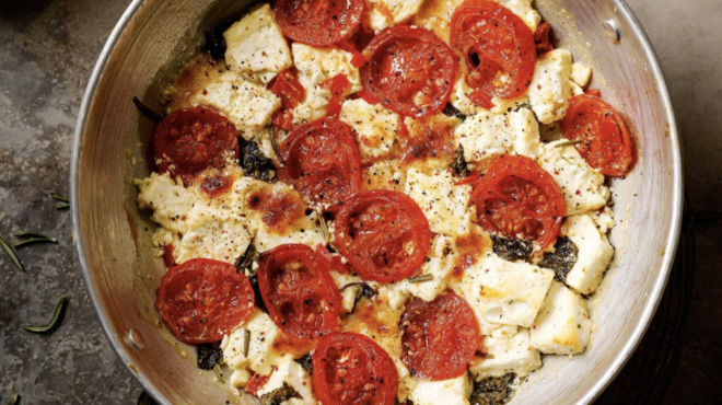 μπουγιουρντί-πικάντικο-με-φέτα-και-μα-562928830