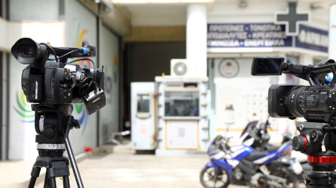 αγιοι-ανάργυροι-επεσε-πάνω-της-και-άρ-562960804