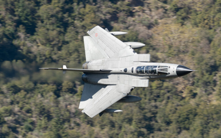 Το Mach Loop της Ελλάδας – Χαμηλές πτήσεις μαχητικών στο φαράγγι του Βουραϊκού-8
