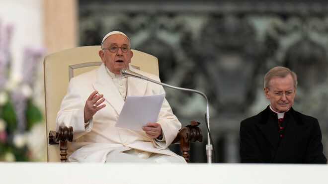 το-βατικανό-καταδικάζει-την-παρένθετ-562970818