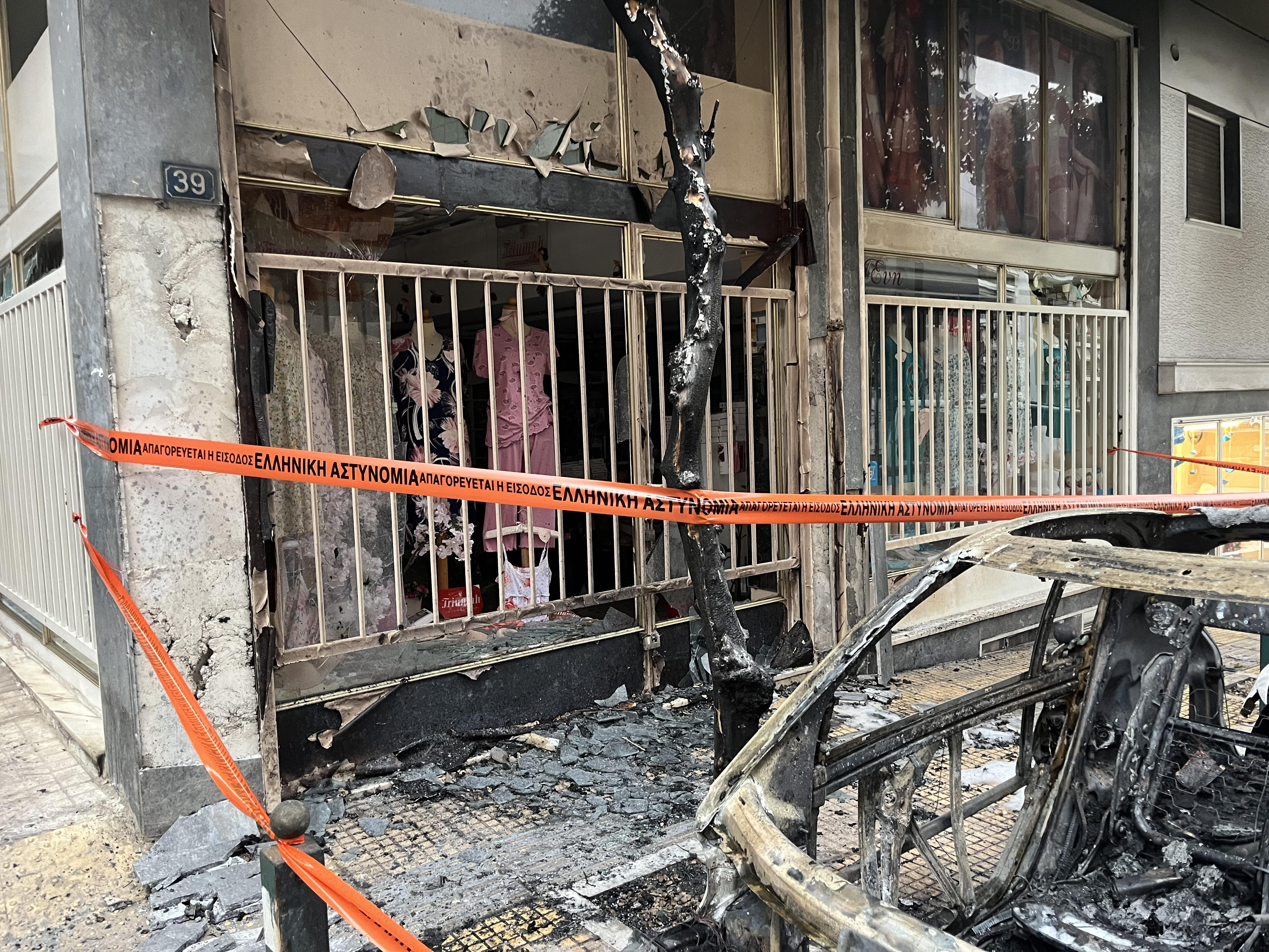 Πατήσια: Υλικές ζημιές μετά από φωτιά σε σταθμευμένο όχημα-1