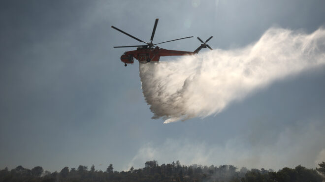 πιέρια-ορη-μαίνεται-για-τρίτη-ημέρα-η-φ-562960462