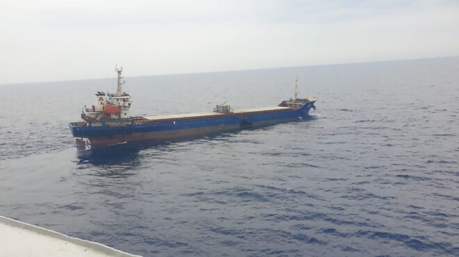 ψέριμος-προσάραξη-φορτηγού-πλοίου-562966192