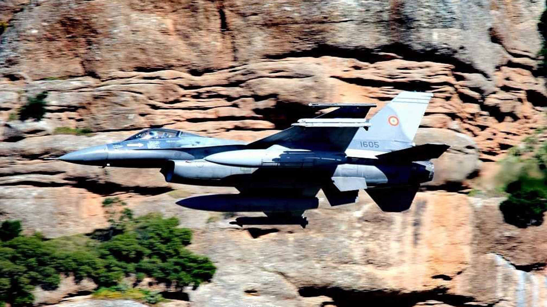 Το Mach Loop της Ελλάδας – Χαμηλές πτήσεις μαχητικών στο φαράγγι του Βουραϊκού-4