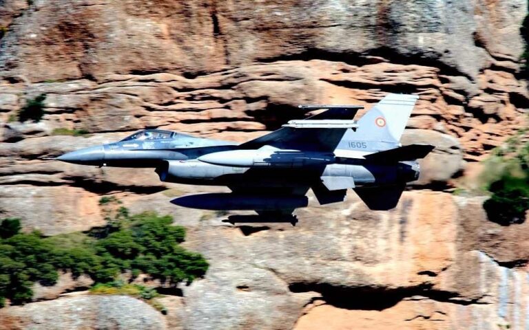 Το Mach Loop της Ελλάδας – Χαμηλές πτήσεις μαχητικών στο φαράγγι του Βουραϊκού-4