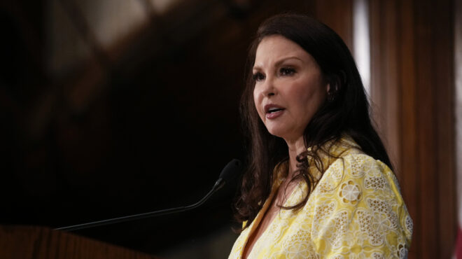 ασλεϊ-τζαντ-νιώθουμε-προδομένες-σφ-562999930