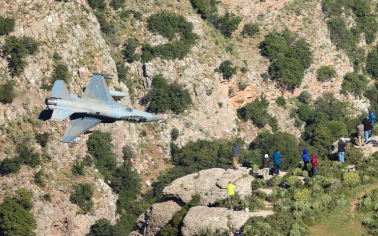 Το Mach Loop της Ελλάδας – Χαμηλές πτήσεις μαχητικών στο φαράγγι του Βουραϊκού-3