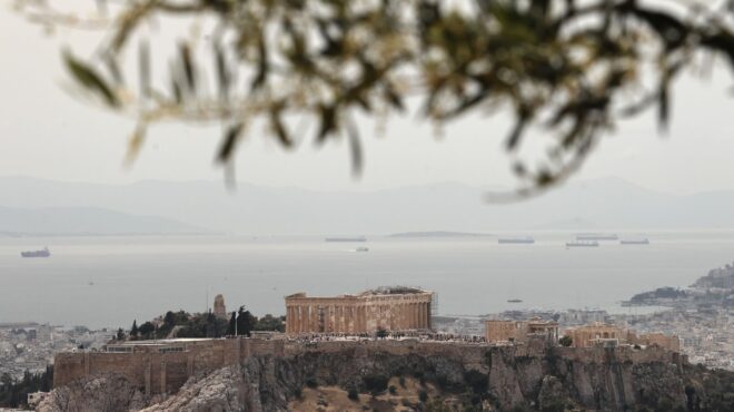 καιρός-σε-κλοιό-αφρικανικής-σκόνης-η-χ-562994116
