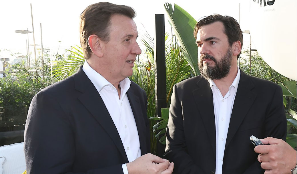 Περιοδικό HOURS – Το ξεκίνημα μιας νέας εποχής-11