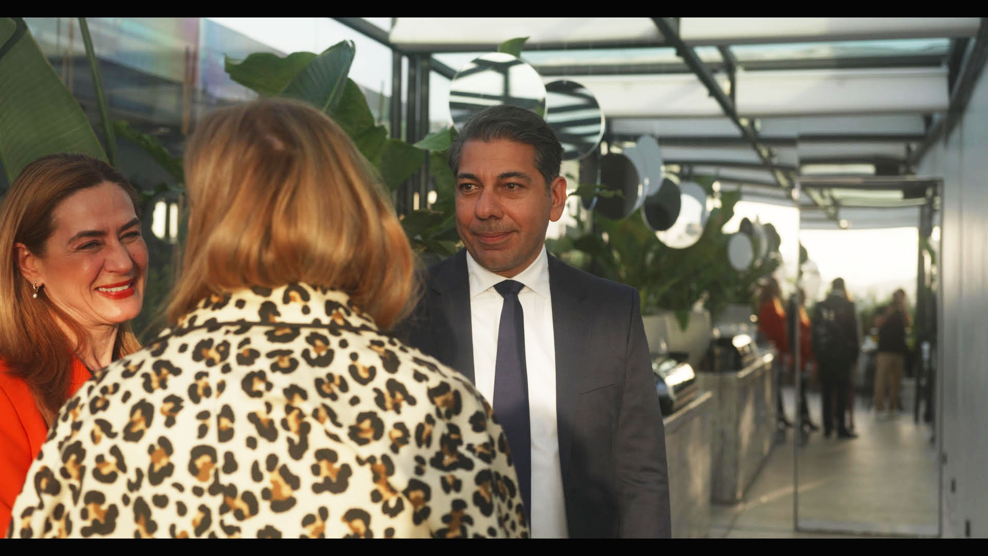 Περιοδικό HOURS – Το ξεκίνημα μιας νέας εποχής-12