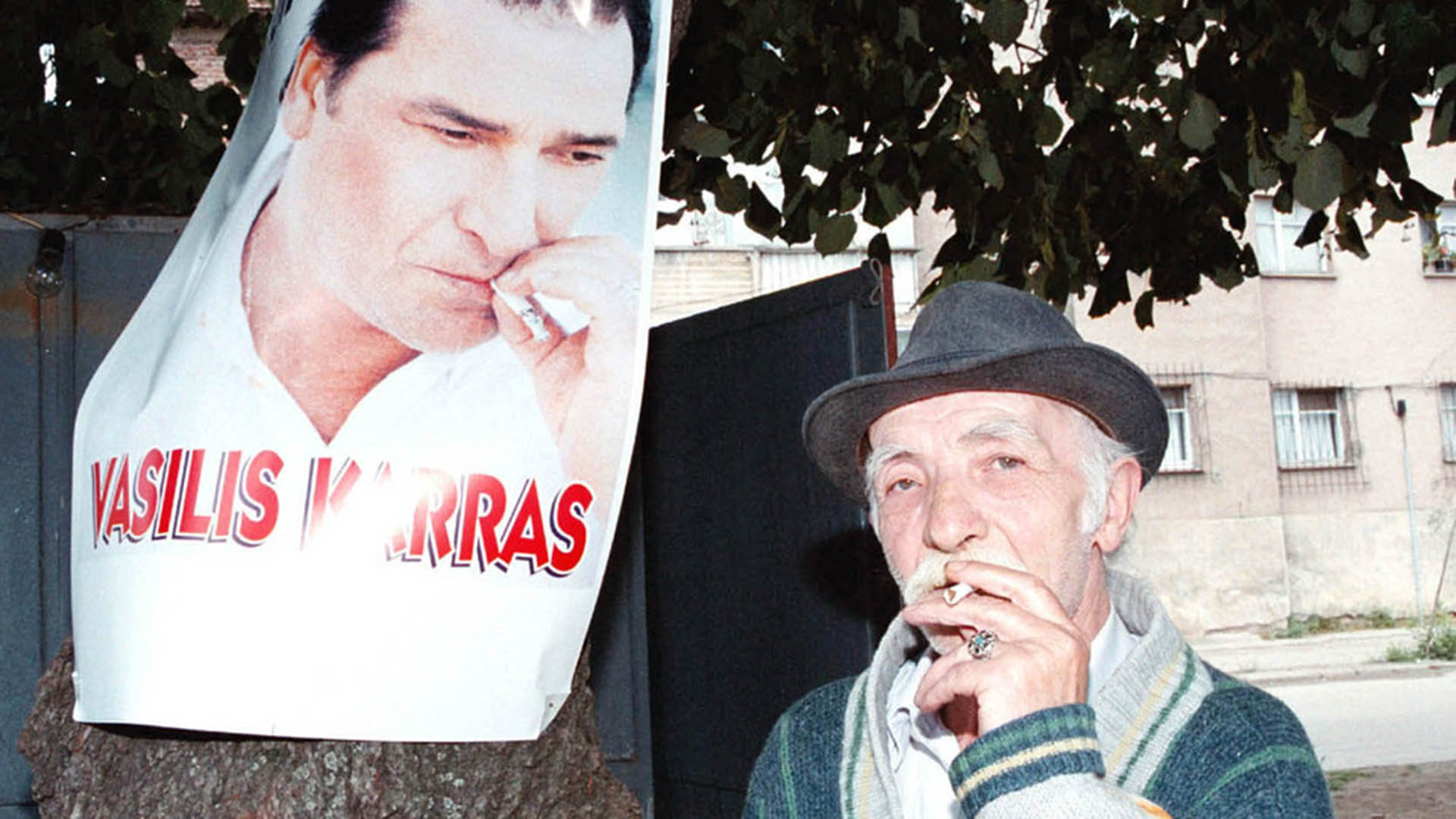 Η ανθρωπογεωγραφία των μπουζουκιών: Ηλεκτρονικό τσιγάρο και «παραγγελιές» στο TikTok-3