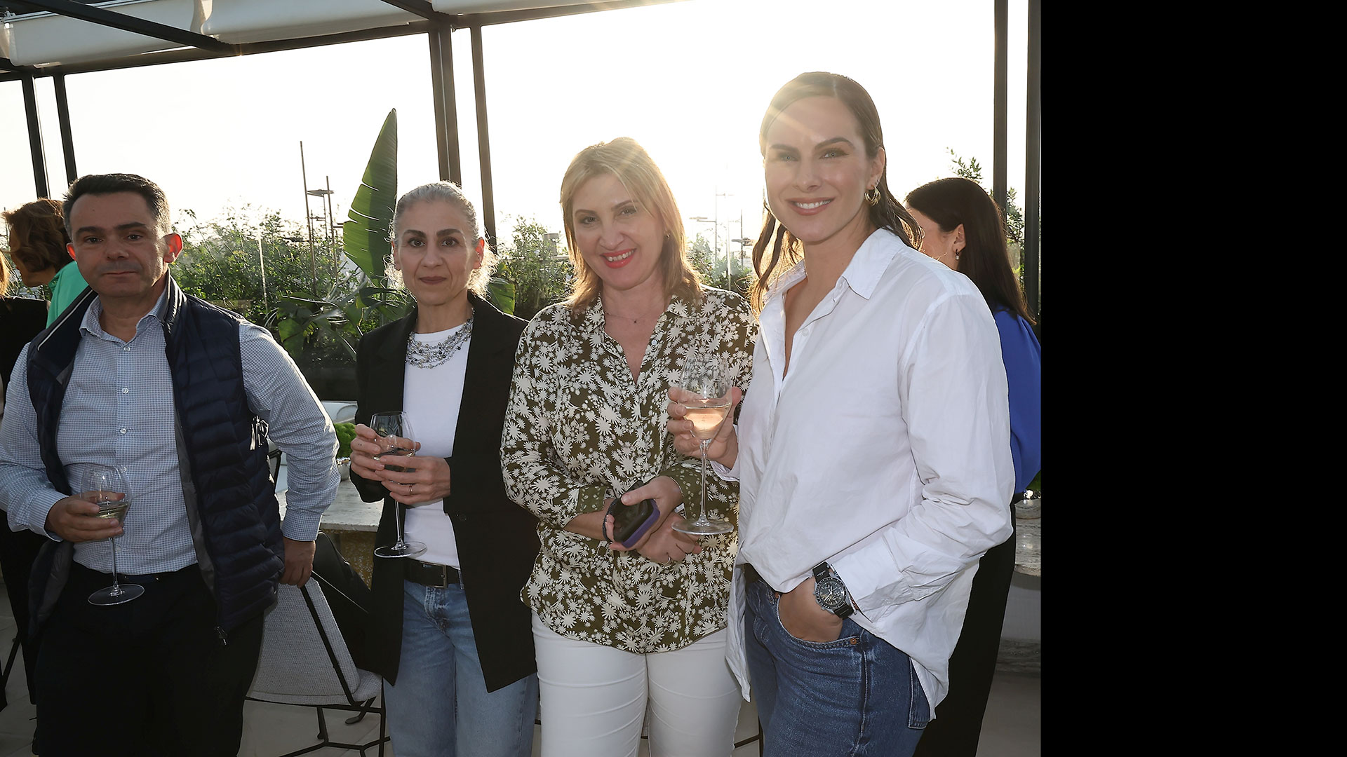 Περιοδικό HOURS – Το ξεκίνημα μιας νέας εποχής-15