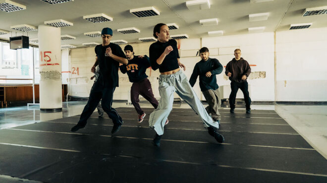 η-ολυμπιακή-φλόγα-χορεύει-breakdance-στην-ελλά-562966348