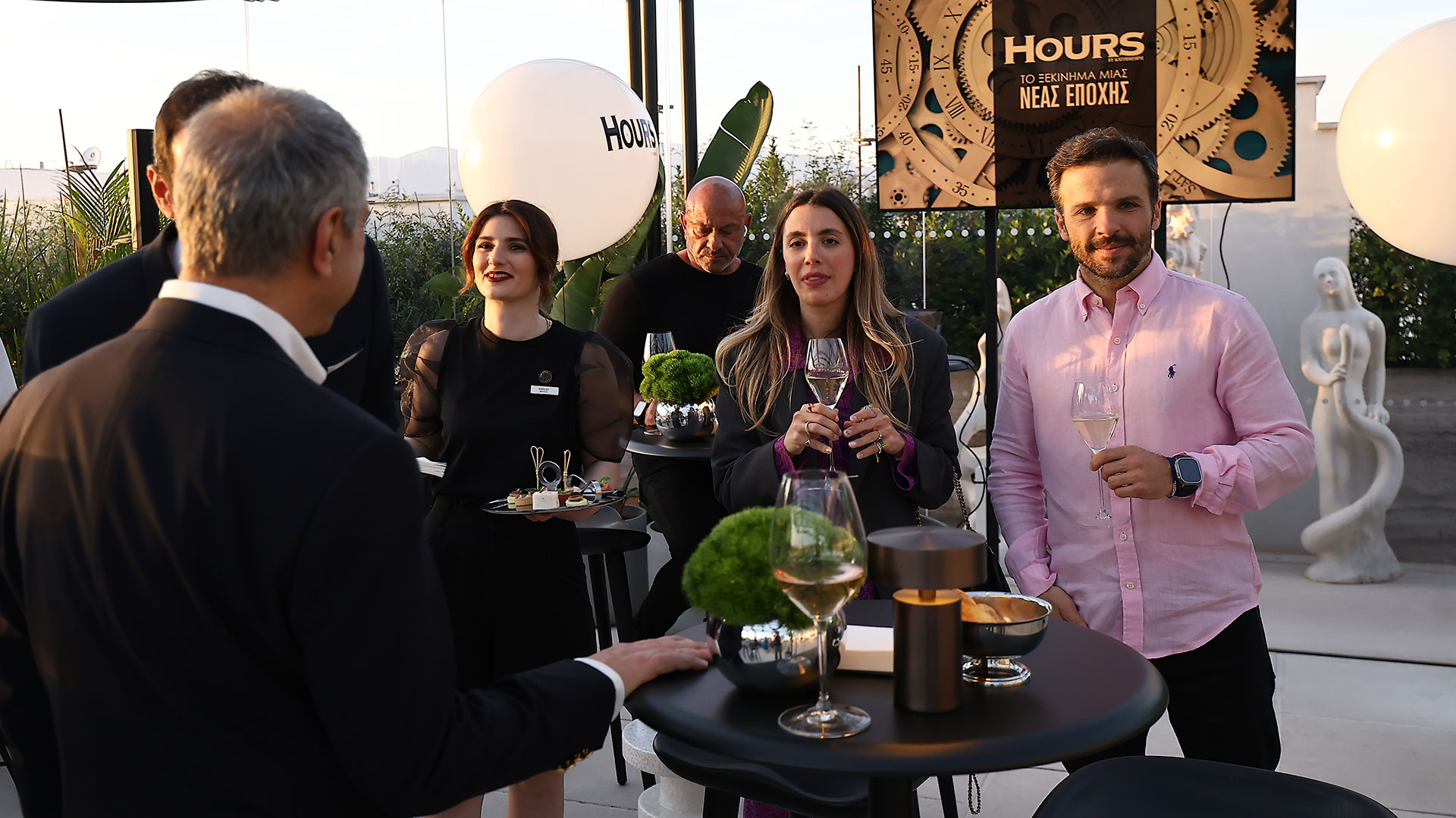 Περιοδικό HOURS – Το ξεκίνημα μιας νέας εποχής-18