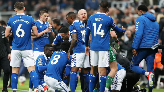 πώς-το-ποδόσφαιρο-συμβιβάστηκε-με-το-ρ-562980598