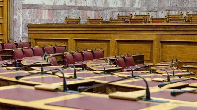 μπαράζ-συγκρούσεων-στα-αριστερά-της-ν-562994215