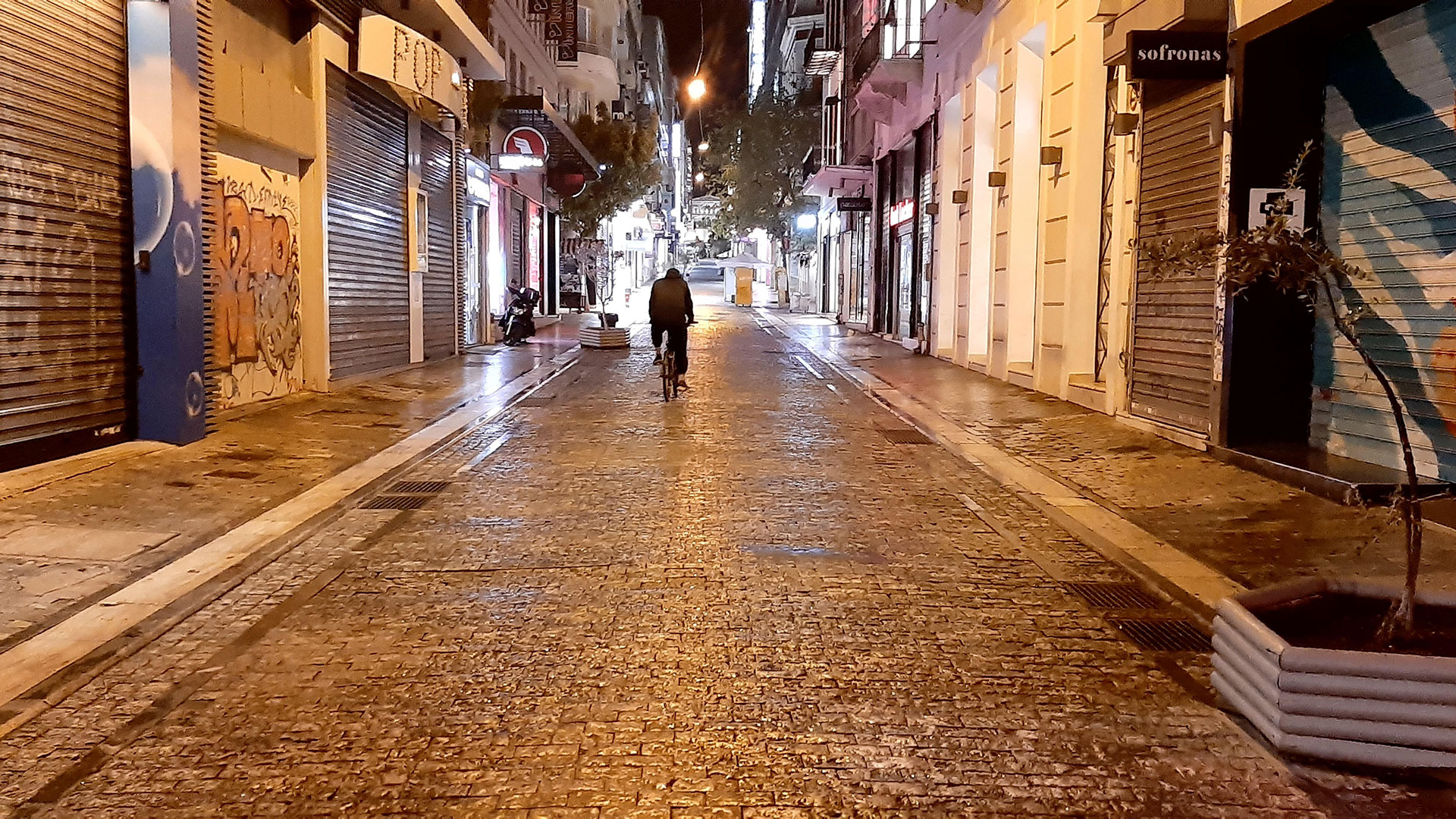 Δύο γενιές στον λαβύρινθο της μοναξιάς-1