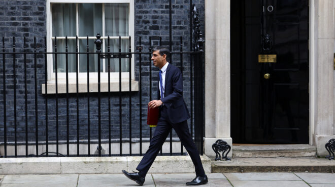 ο-ρίσι-σούνακ-και-τα-adidas-πόλεμος-για-τ-562963366