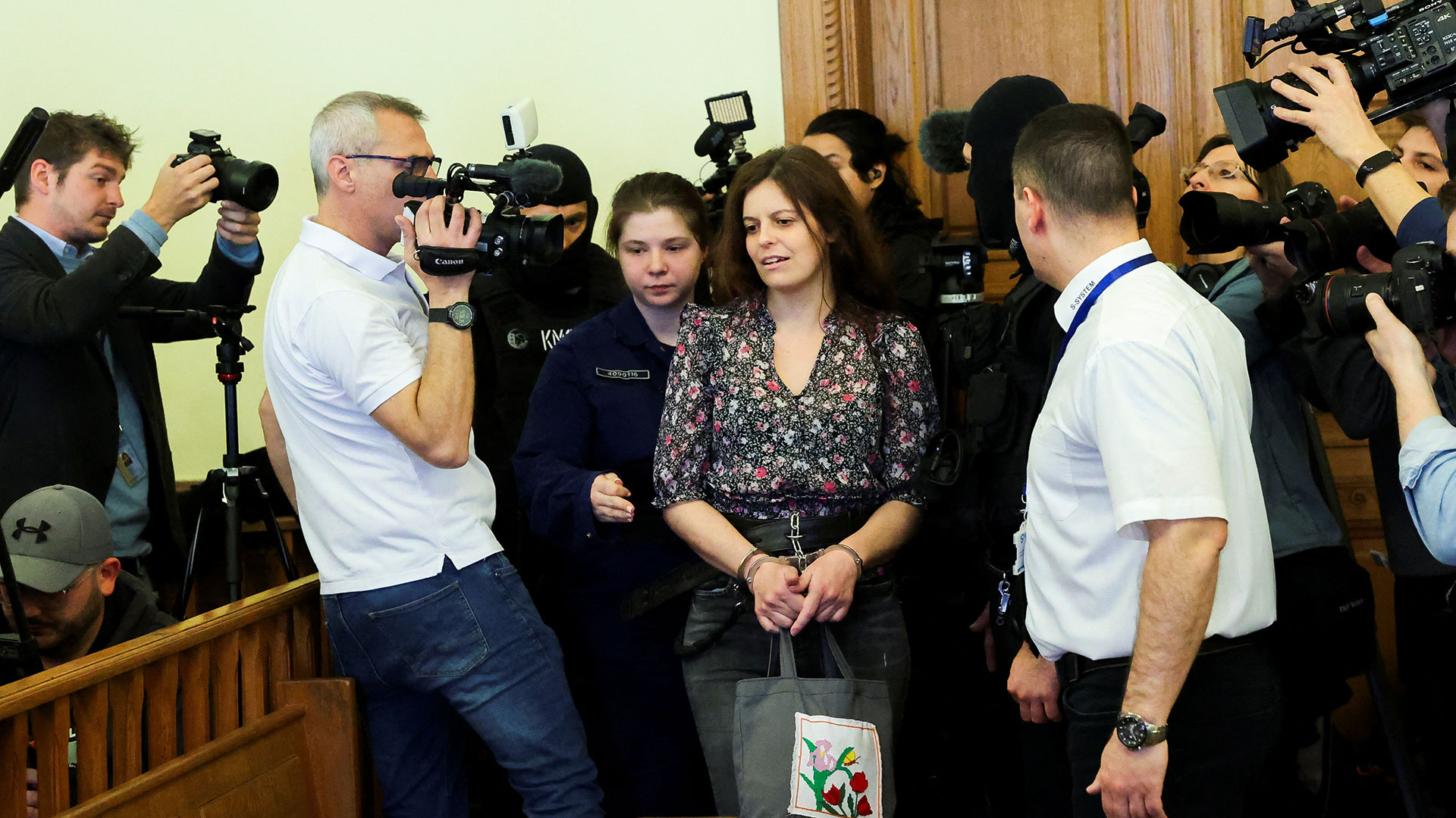 Ιλάρια Σάλις: Υποψήφια στις ευρωεκλογές η Ιταλίδα που κρατείται στην Ουγγαρία-1