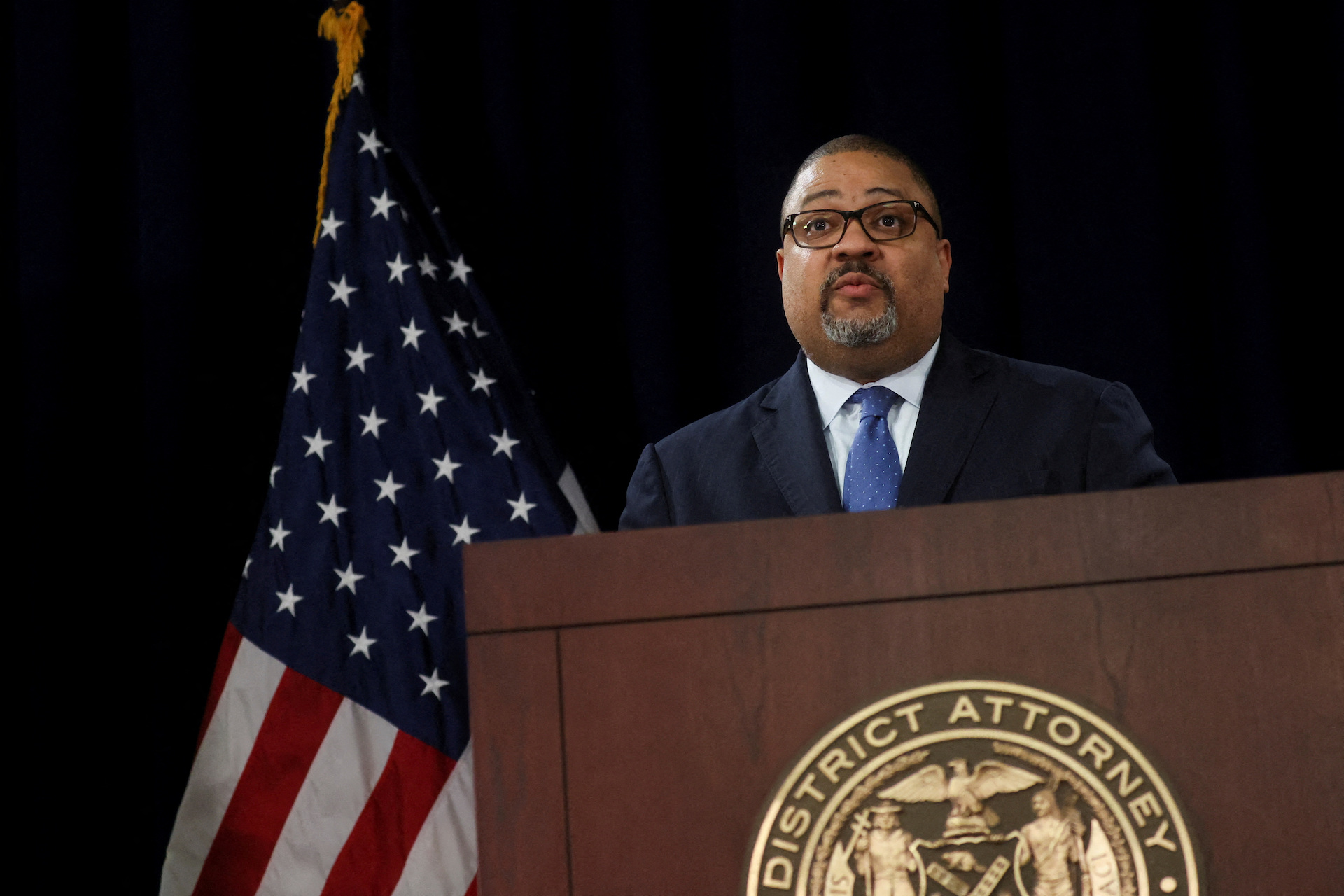 Πρεμιέρα για το «δικαστικό σίριαλ» του Τραμπ – Η πλοκή και οι βασικοί πρωταγωνιστές-3