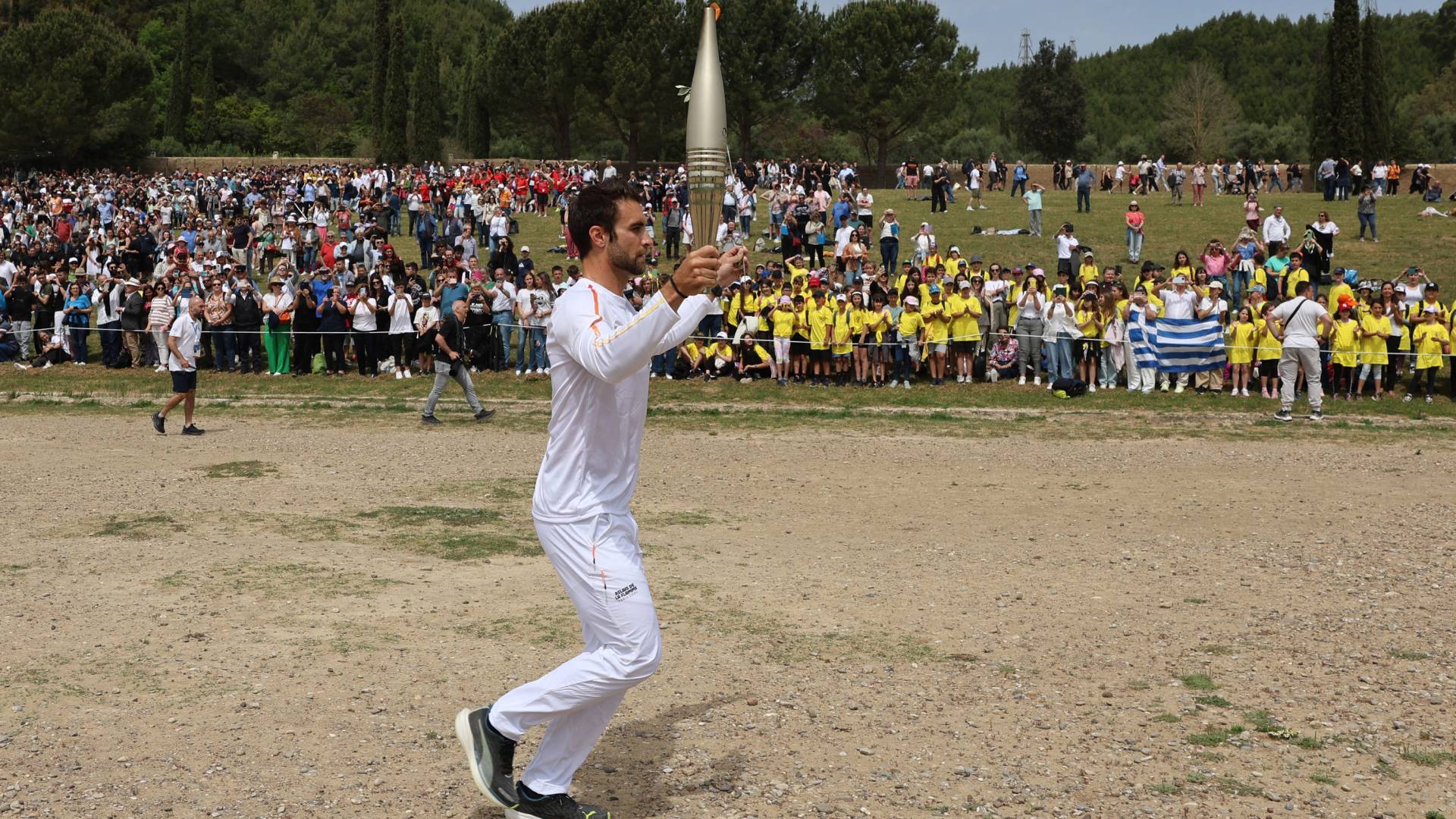 Η Ολυμπιακή Φλόγα ξεκινάει το ταξίδι της μετά την Τελετή Αφής (εικόνες – βίντεο)-1