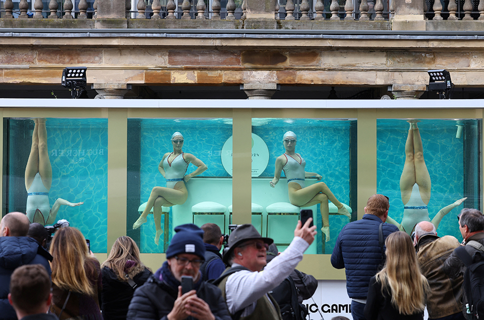 Μάθημα νόμων στα σκαλοπάτια-1