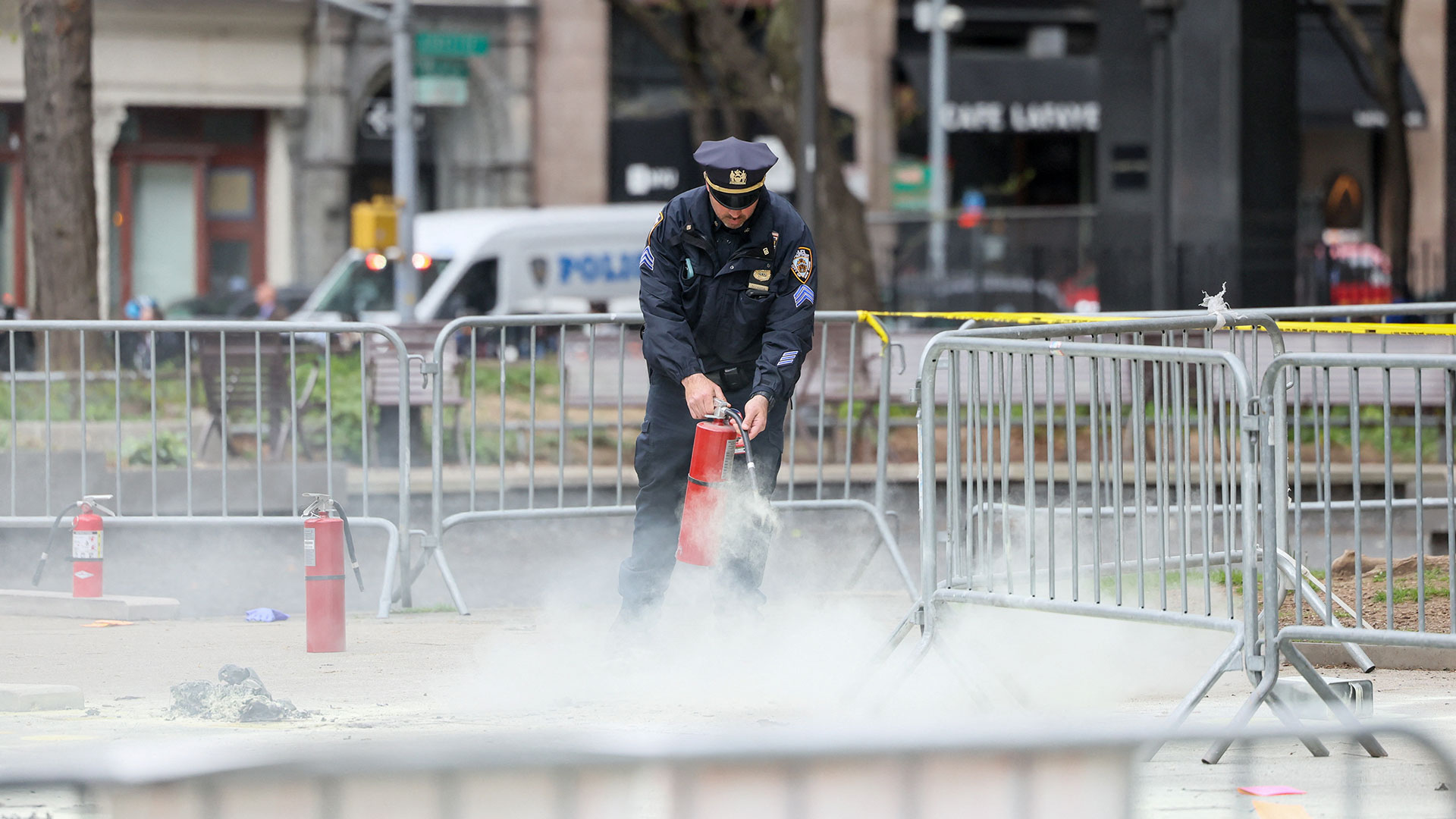 ΗΠΑ: Ανδρας αυτοπυρπολήθηκε έξω από το δικαστήριο που δικάζεται ο Τραμπ-1