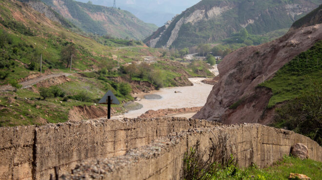 κιργιστάν-καμπανάκι-για-πυρηνική-κ-562995157