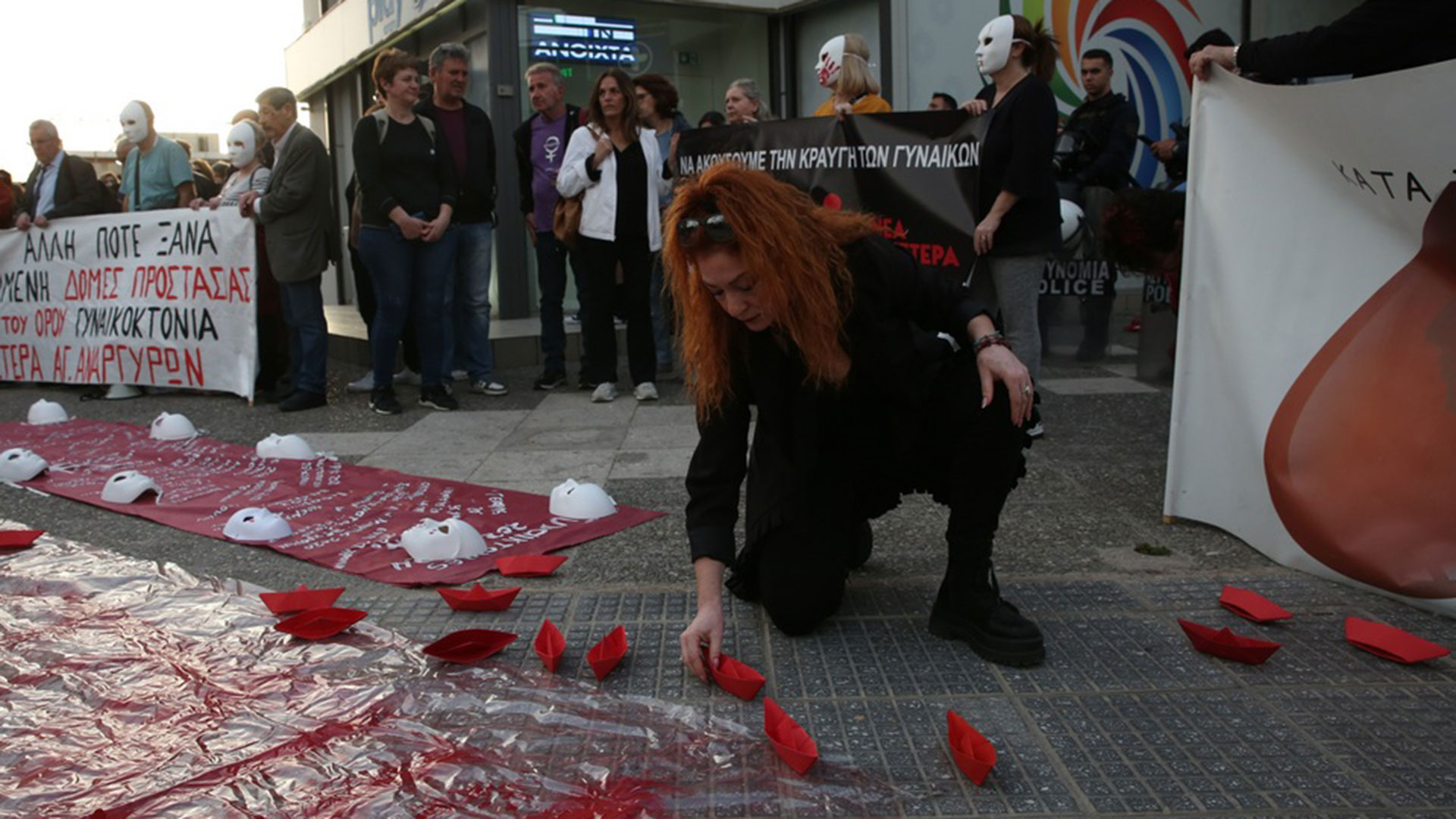 Αγιοι Ανάργυροι: Διαμαρτυρία για τη γυναικοκτονία-2