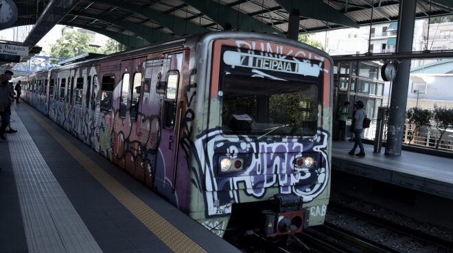 νέα-ιωνία-ανδρας-έπεσε-στις-γραμμές-το-562999939