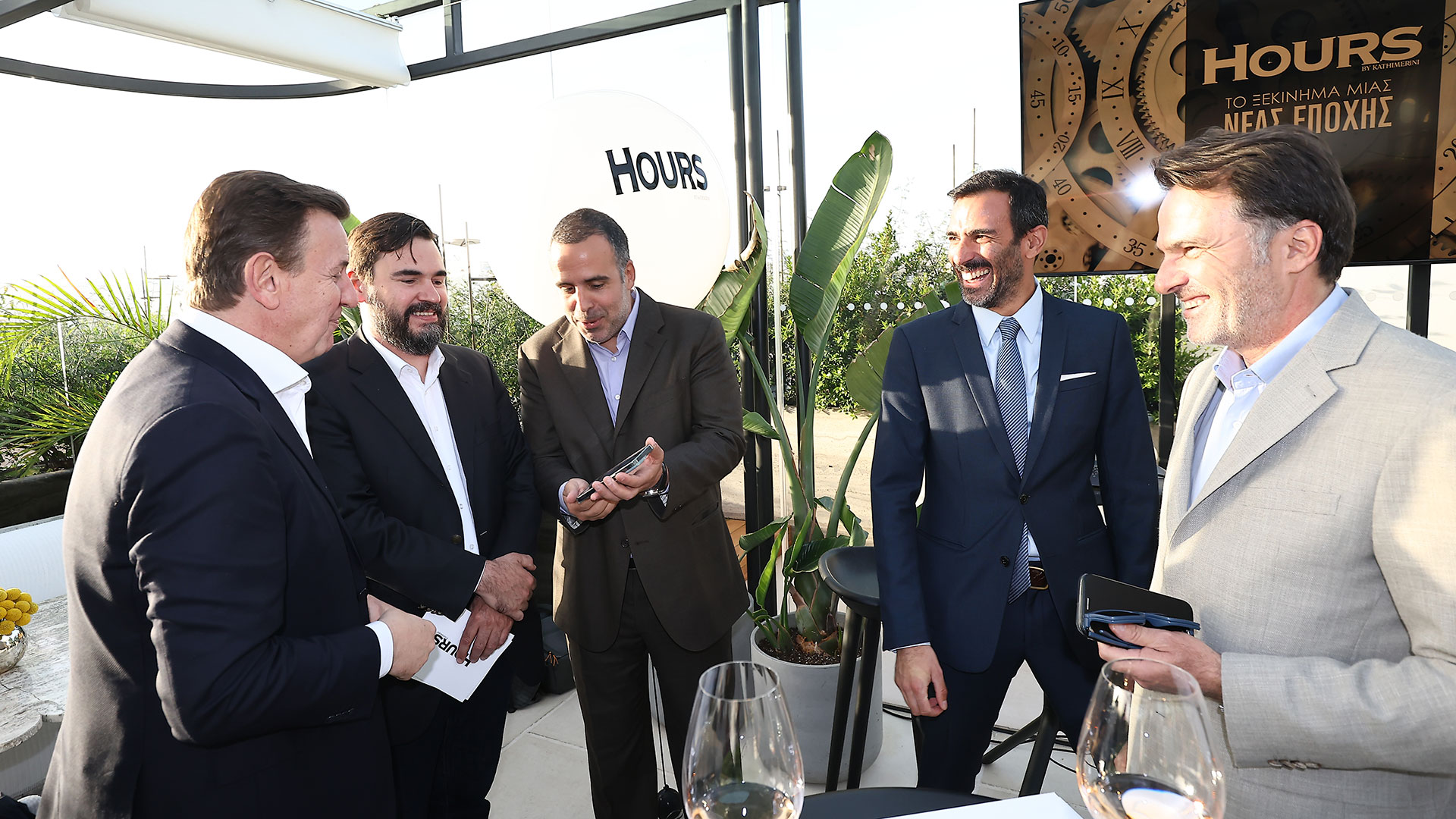 Περιοδικό HOURS – Το ξεκίνημα μιας νέας εποχής-3